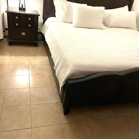 Large 3-Bedrooms/2-Bath Apt, One Block To Train New York Luaran gambar