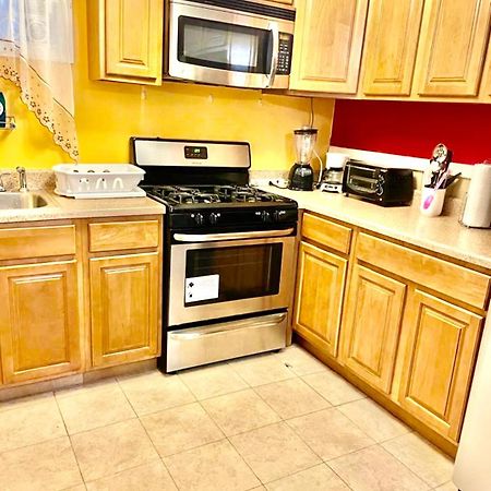 Large 3-Bedrooms/2-Bath Apt, One Block To Train New York Luaran gambar