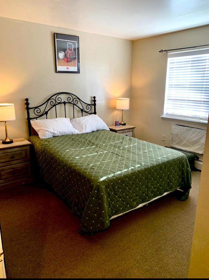 Large 3-Bedrooms/2-Bath Apt, One Block To Train New York Luaran gambar