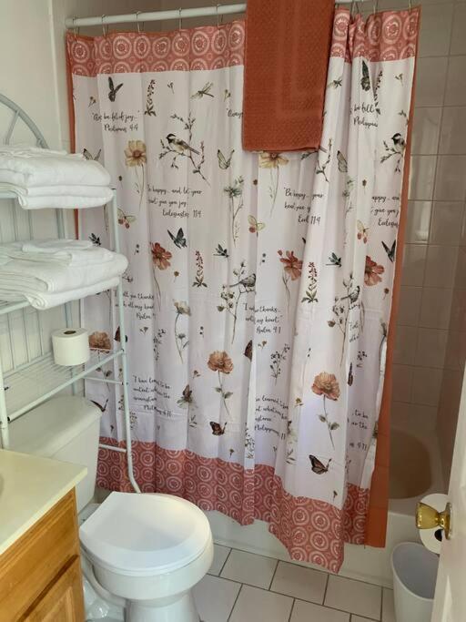 Large 3-Bedrooms/2-Bath Apt, One Block To Train New York Luaran gambar