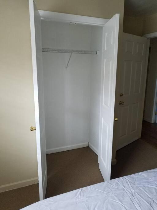 Large 3-Bedrooms/2-Bath Apt, One Block To Train New York Luaran gambar