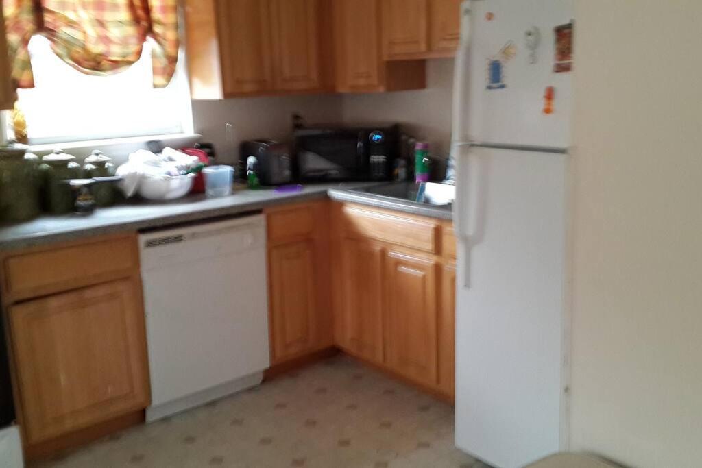 Large 3-Bedrooms/2-Bath Apt, One Block To Train New York Luaran gambar