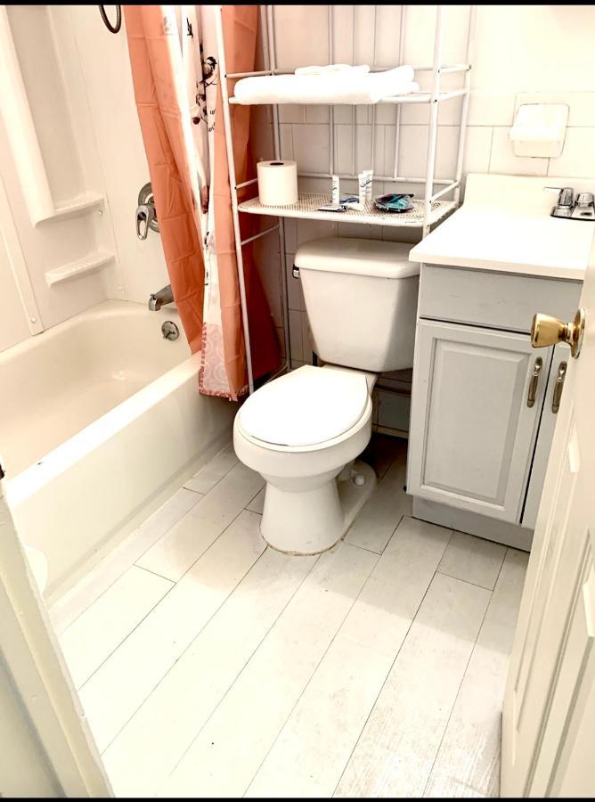 Large 3-Bedrooms/2-Bath Apt, One Block To Train New York Luaran gambar