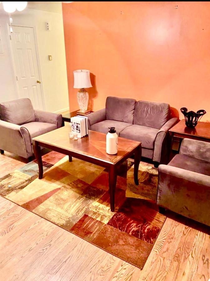 Large 3-Bedrooms/2-Bath Apt, One Block To Train New York Luaran gambar
