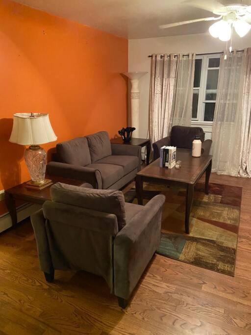 Large 3-Bedrooms/2-Bath Apt, One Block To Train New York Luaran gambar