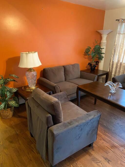Large 3-Bedrooms/2-Bath Apt, One Block To Train New York Luaran gambar