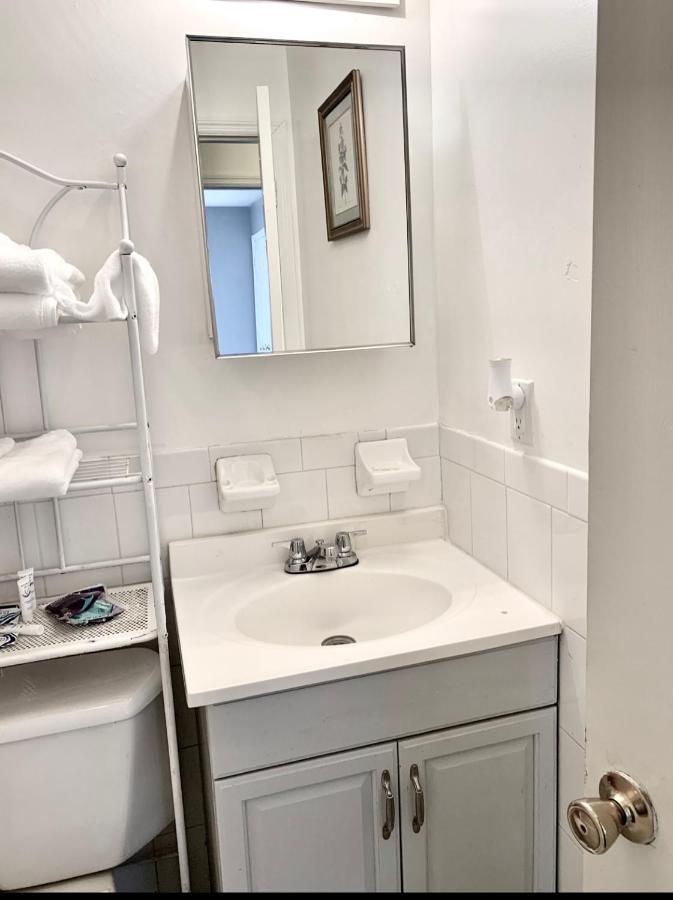 Large 3-Bedrooms/2-Bath Apt, One Block To Train New York Luaran gambar