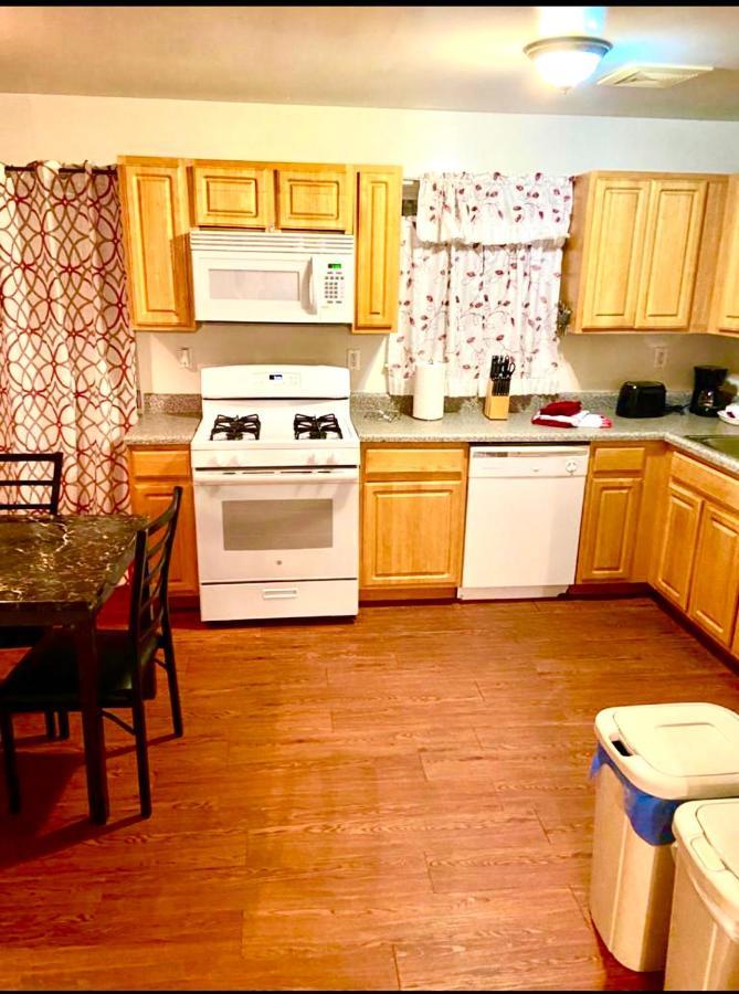Large 3-Bedrooms/2-Bath Apt, One Block To Train New York Luaran gambar